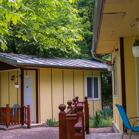 Lovely Bungalow In Kamena Village 게스트하우스 3*