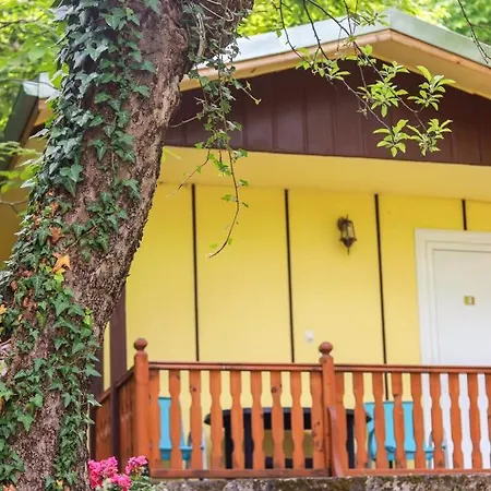 Lovely Bungalow In Kamena Village בית הארחה 3*