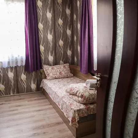 Lovely Bungalow In Kamena Village בית הארחה Kamena
